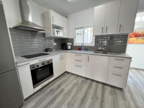 Beautiful newly renovated 2-bedroom bungalow with top location in Playa del Ingles